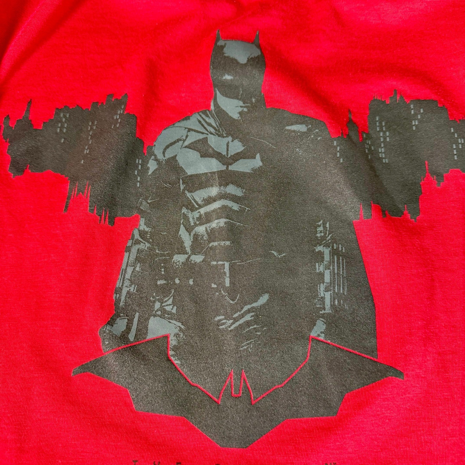 THE BATMAN Men's Small DC Comics Red Cotton Poly Blend S/S Graphic T-Shirt gallery