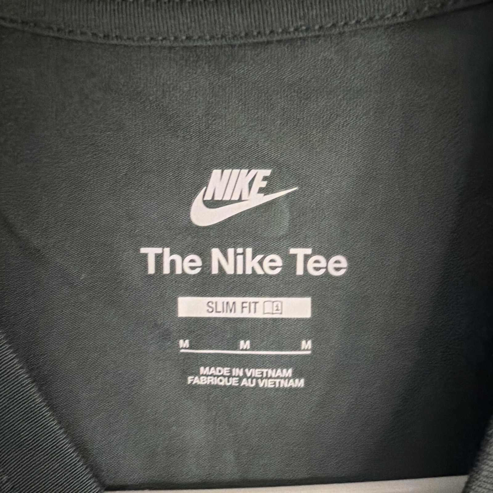 Nike Graphic T-shirt In Green Size Medium Slim Fit Short Sleeve gallery
