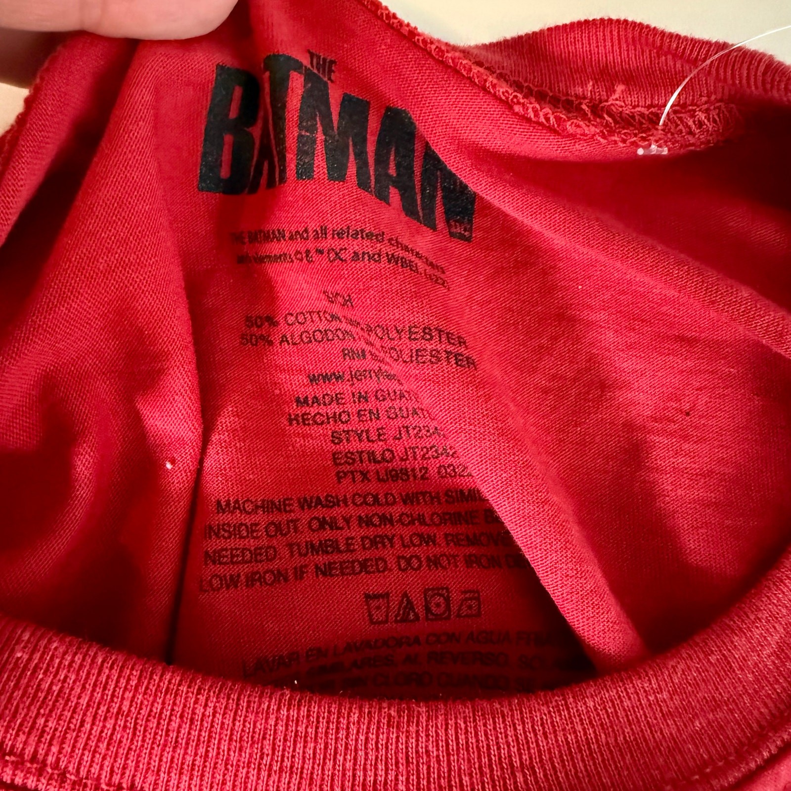 THE BATMAN Men's Small DC Comics Red Cotton Poly Blend S/S Graphic T-Shirt gallery