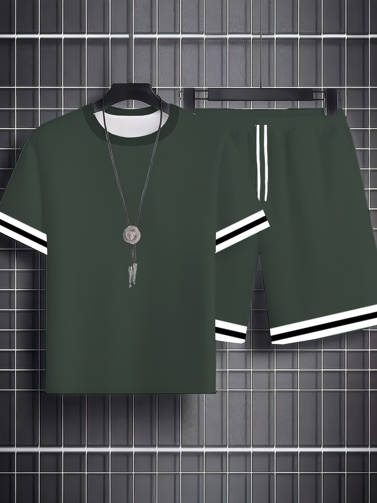 Plus-size men's T-shirt set, casual style, crew neck, short-sleeved, shorts set gallery