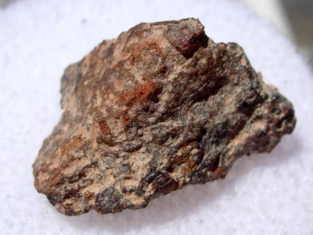 1.27 grams Calate 001 Meteorite ( Class L6 ) fragment with a COA