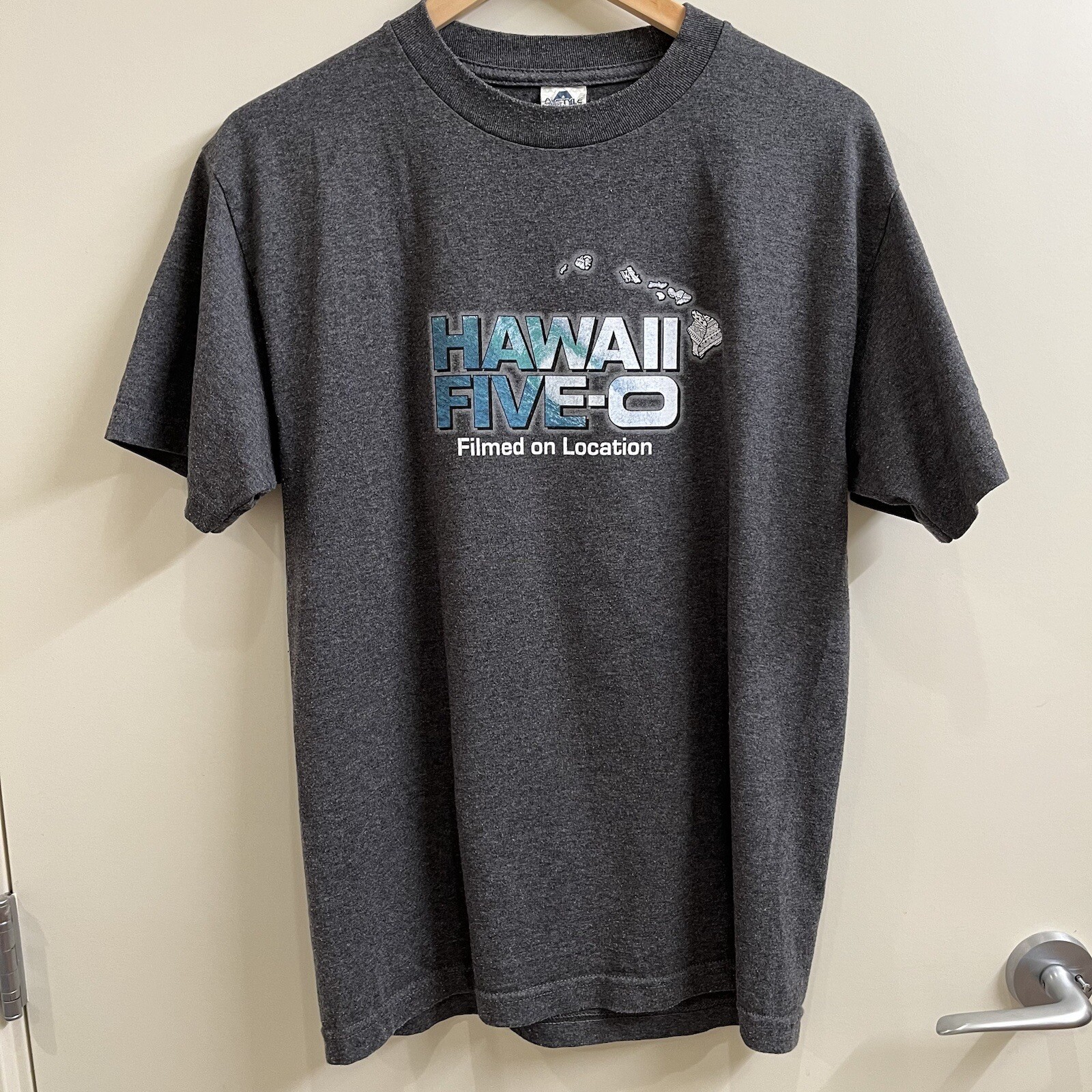 Hawaii Five-O Filmed On Location Tee Shirt Men's Medium, Great Condition gallery