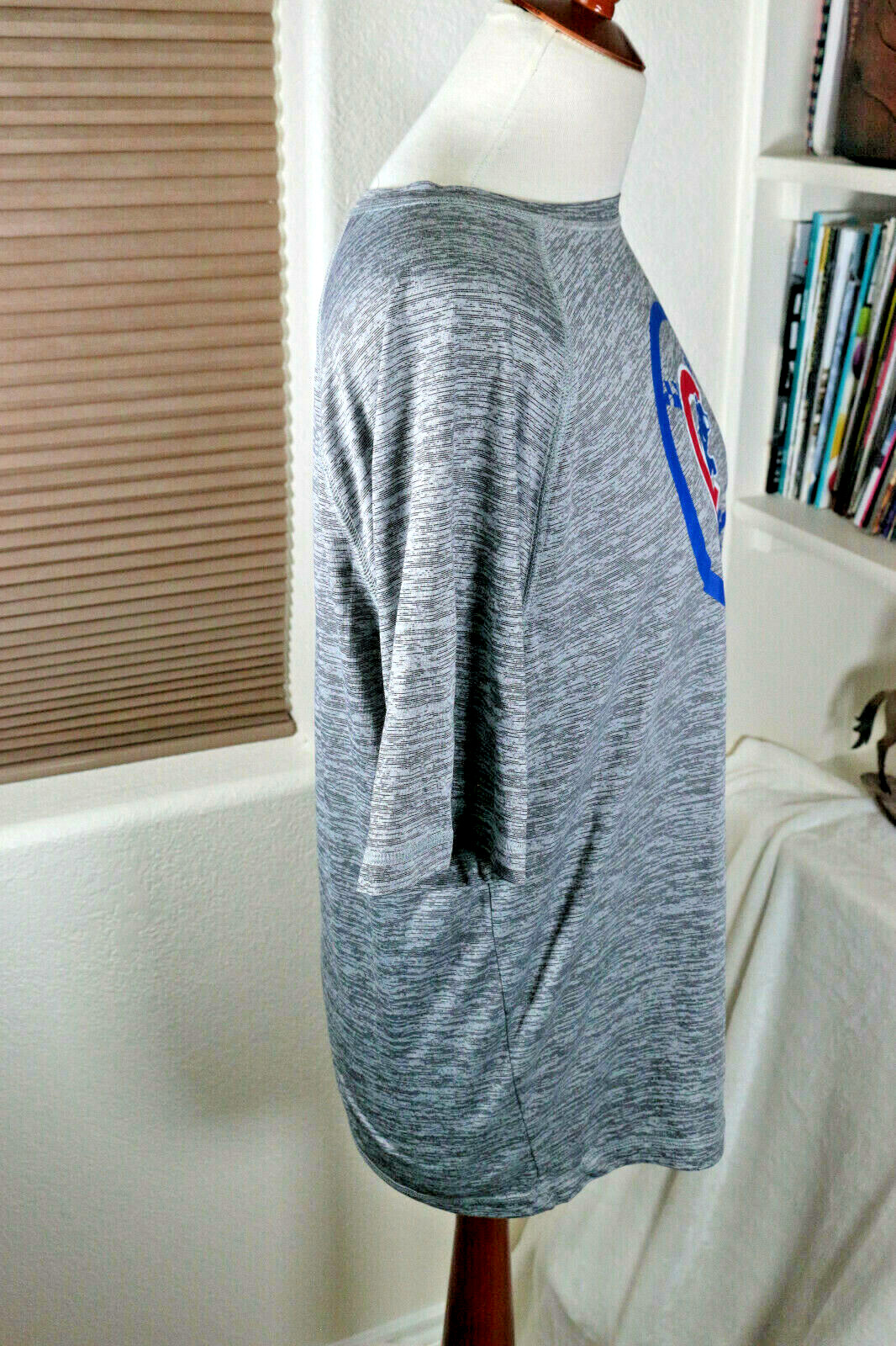 MLB Mens Shirt Large Chicago Cubs Gray Blue Graphic Polyester Stretch gallery