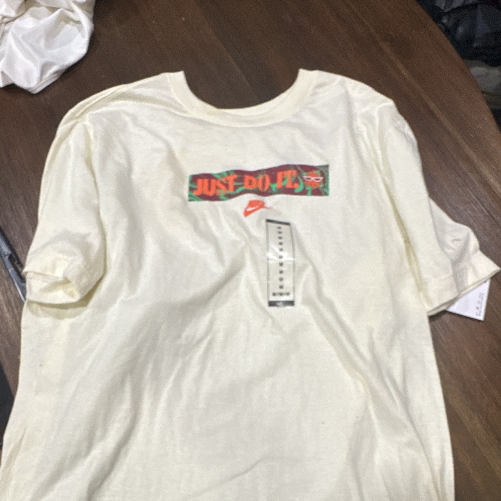 Nike The Nike Tee Men’s M White Graphic Logo Crew Neck Cotton Knit T-Shirt