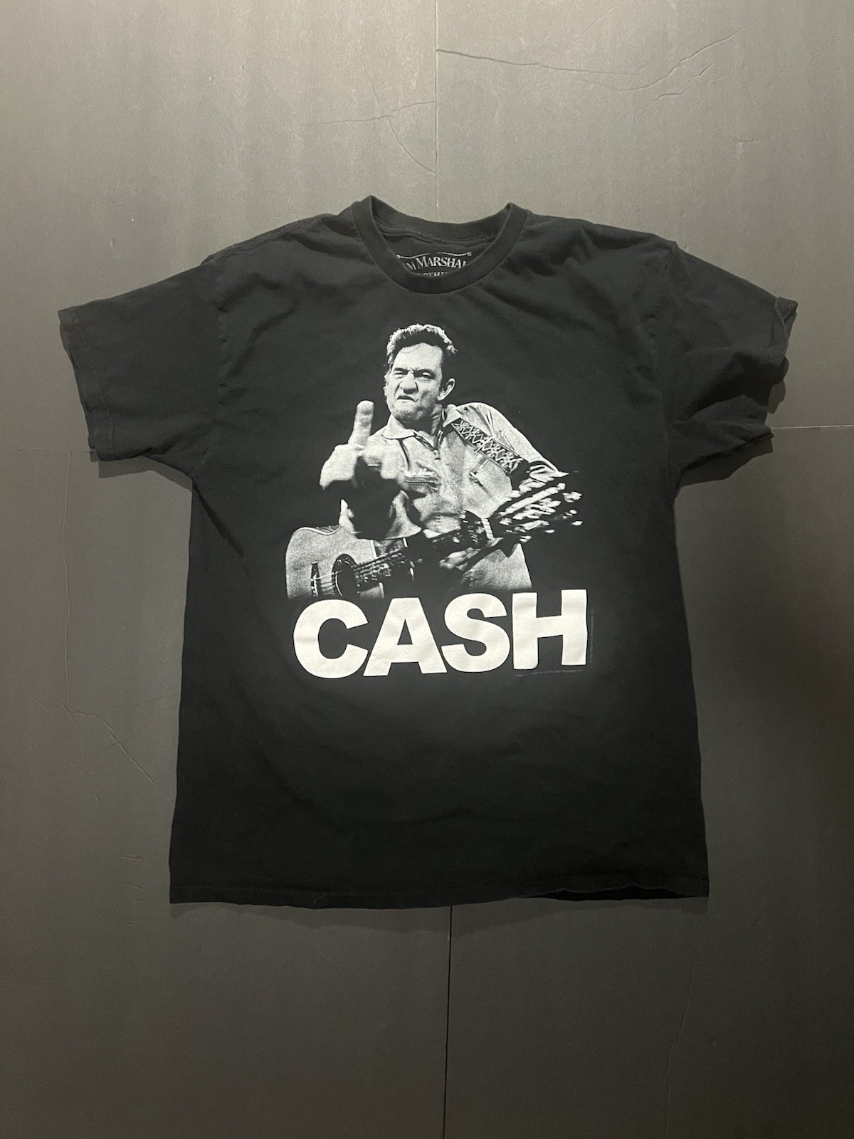 Johnny Cash black cotton has 2 small stains as shown on 4th slide t-shirt Size L gallery