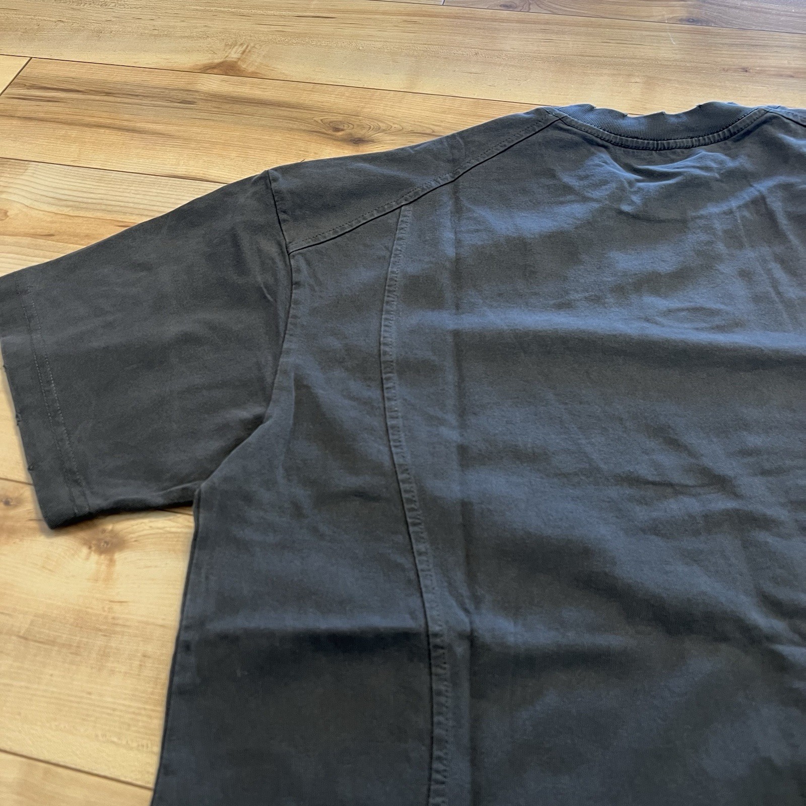 Oakley Men's Vintage T-Shirt Center Logo Graphic Size Medium gallery