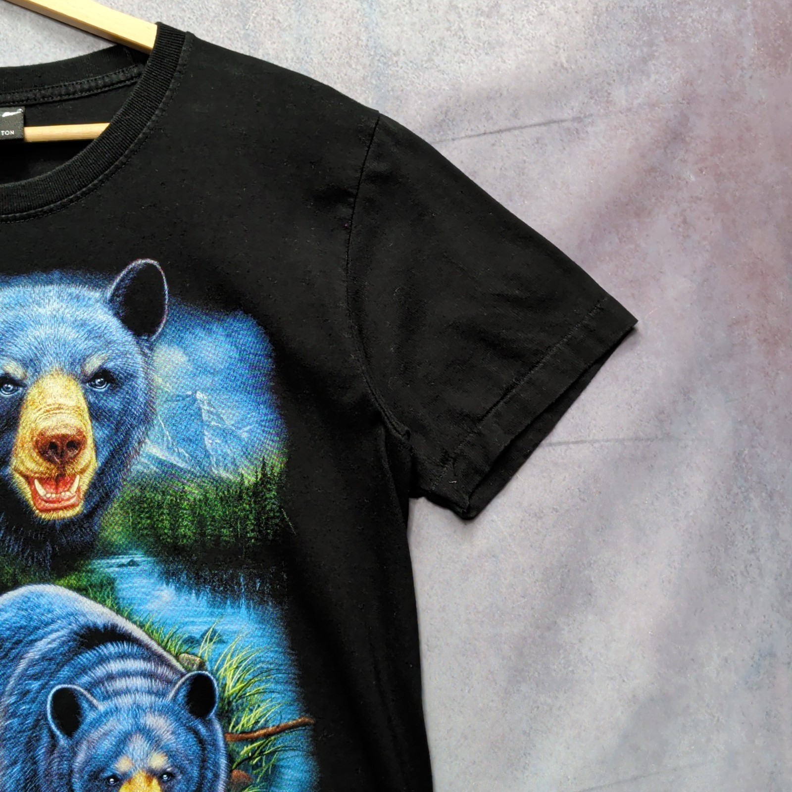 Wild Men’s Bear Graphic T-Shirt Size M Black Blue Wildlife Animal Print Tee gallery