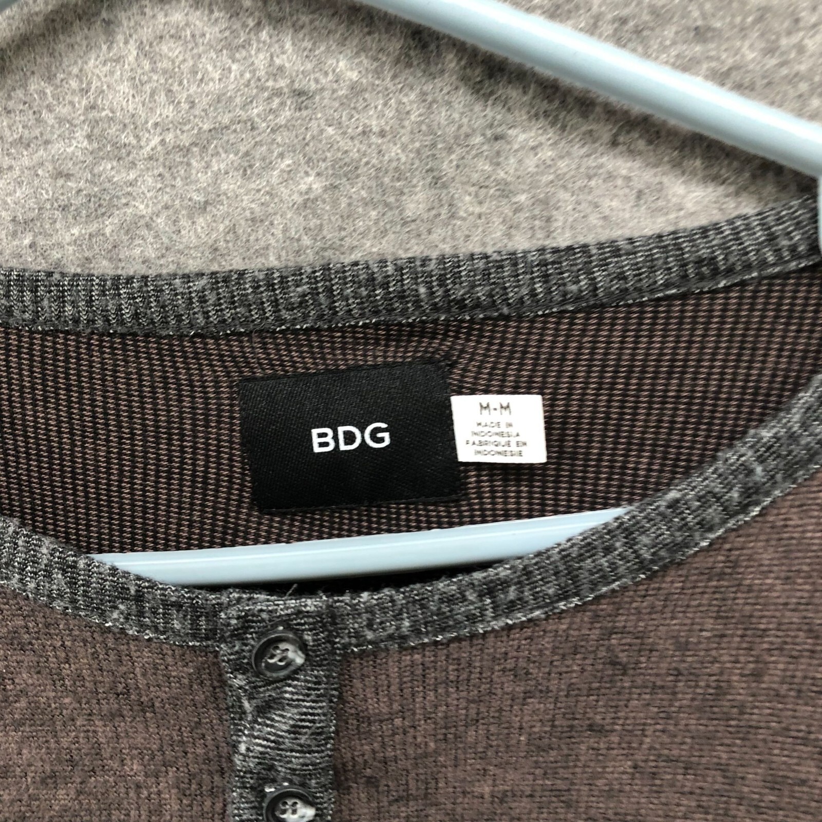 BDG Long Sleeve Henley T Shirt Mens M Brown Waffle Knit Lightweight Cotton Blend gallery