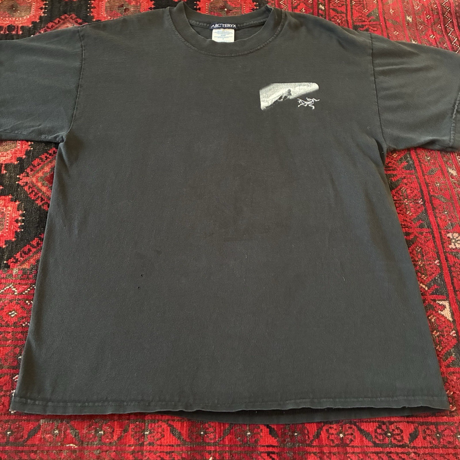 Vintage Arc’teryx Men’s Short Sleeve Graphic Ski T Shirt Large RARE gallery