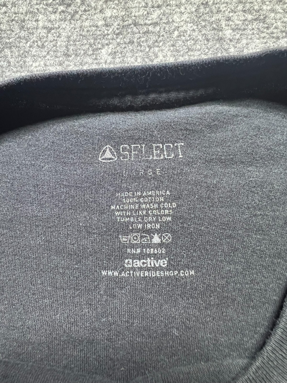 Mens LG Active T Shirt w/ front pocket & floral print on the pocket gallery