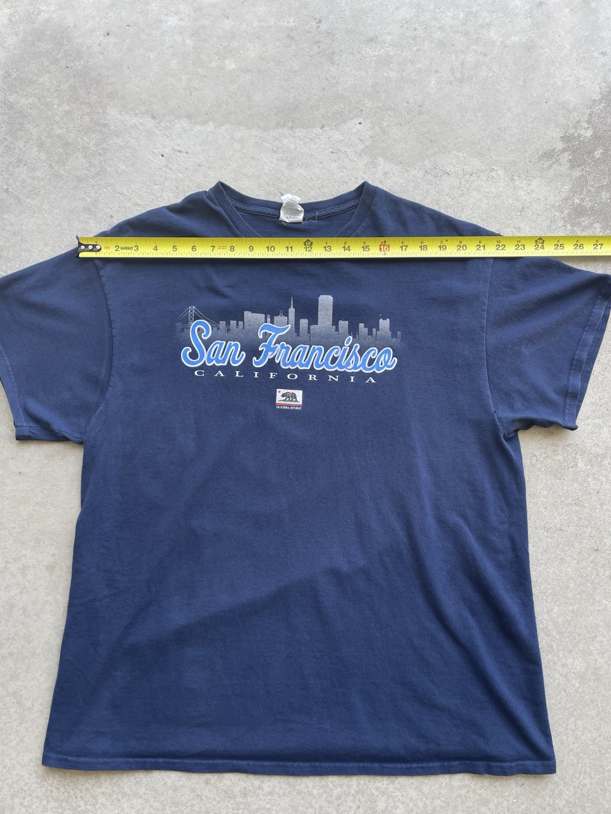 Delta Pro Weight, San Fransisco Graphic Tee Men's XL Navy Blue Souvenir Tee gallery