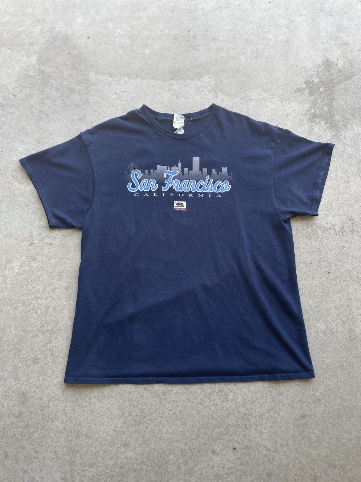 Delta Pro Weight, San Fransisco Graphic Tee Men's XL Navy Blue Souvenir Tee gallery