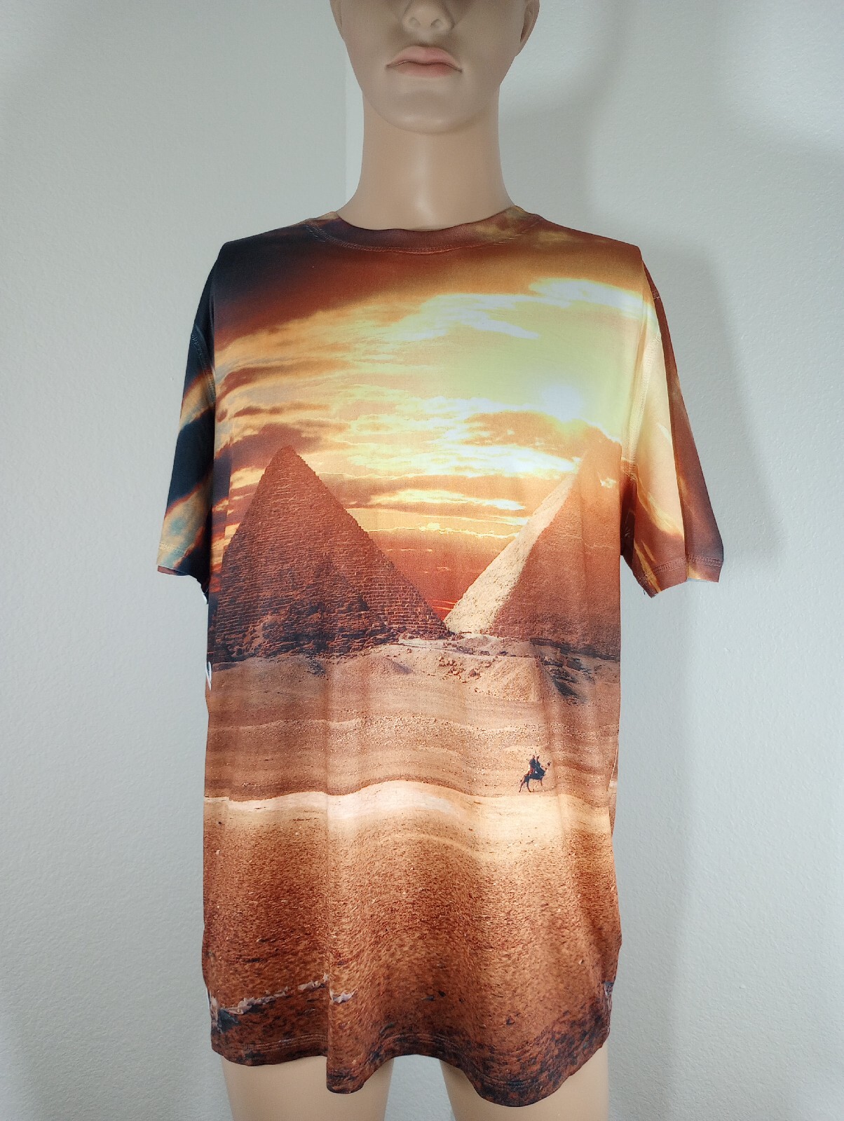 Preowned Super Massive Men's 2XL 95% Polyester 5% Lycra Egyptian Graphic T-Shirt gallery