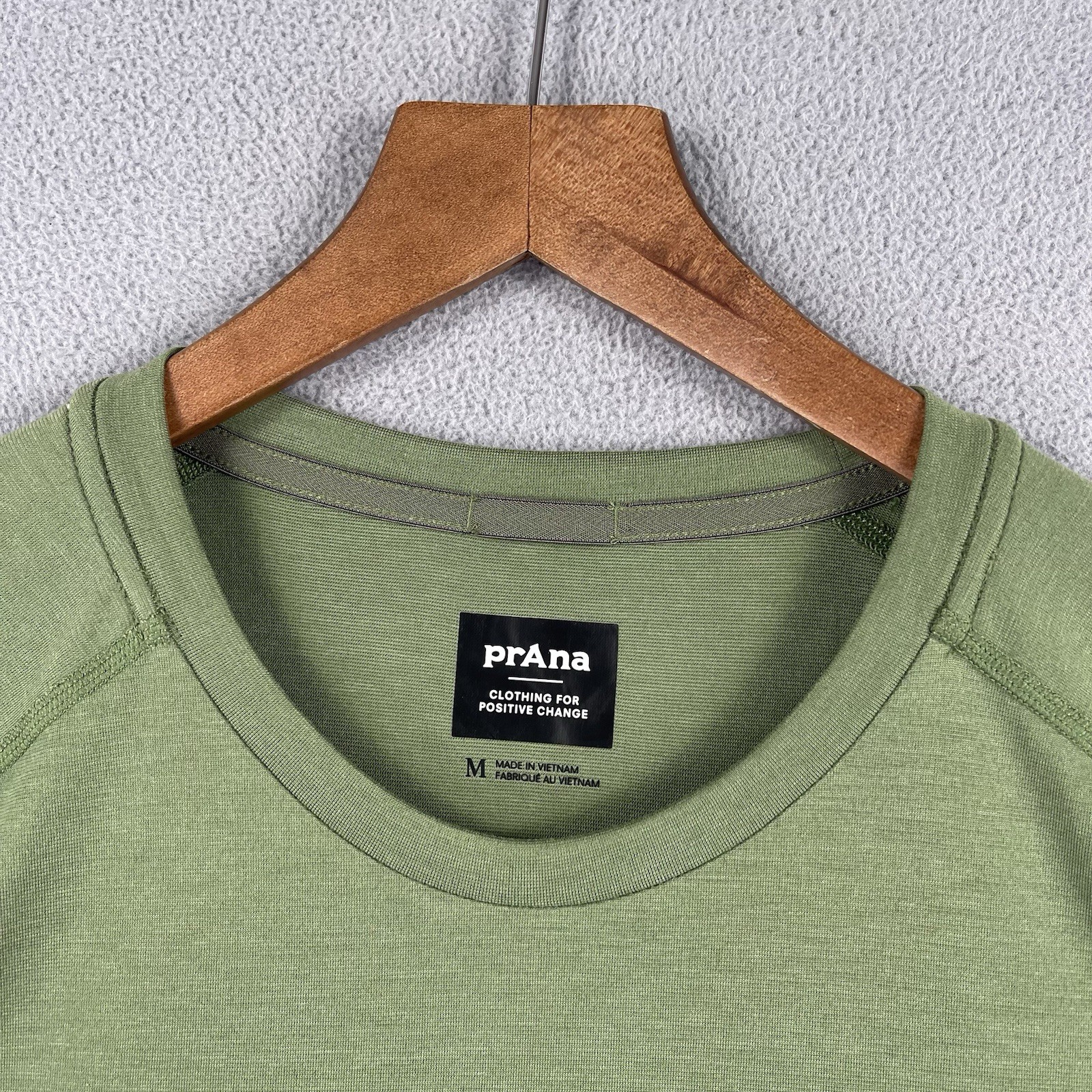Prana Shirt Men’s Medium Green Long Sleeve Outdoor Base Layer Lightweight Hike gallery