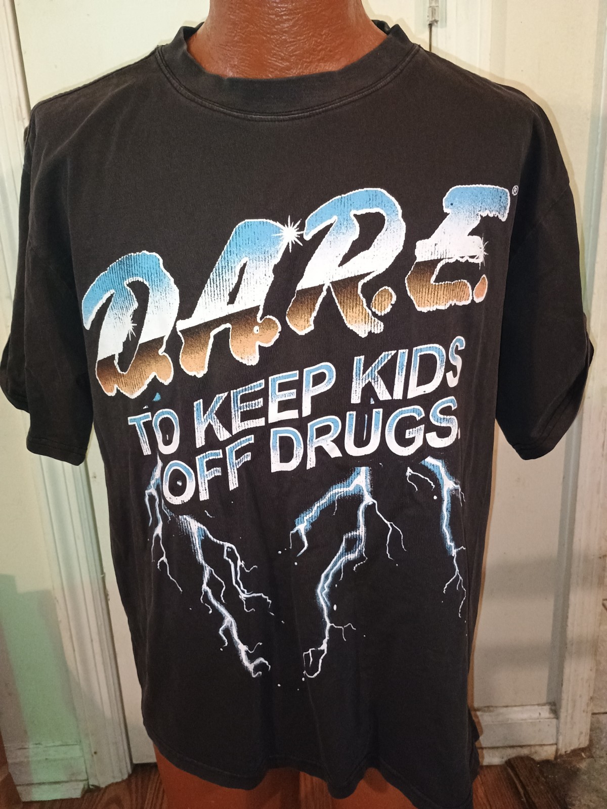 D.A.R.E. to Keep Kids Off Drugs Lightning Men’s Large Gray Short Sleeve T-Shirt.