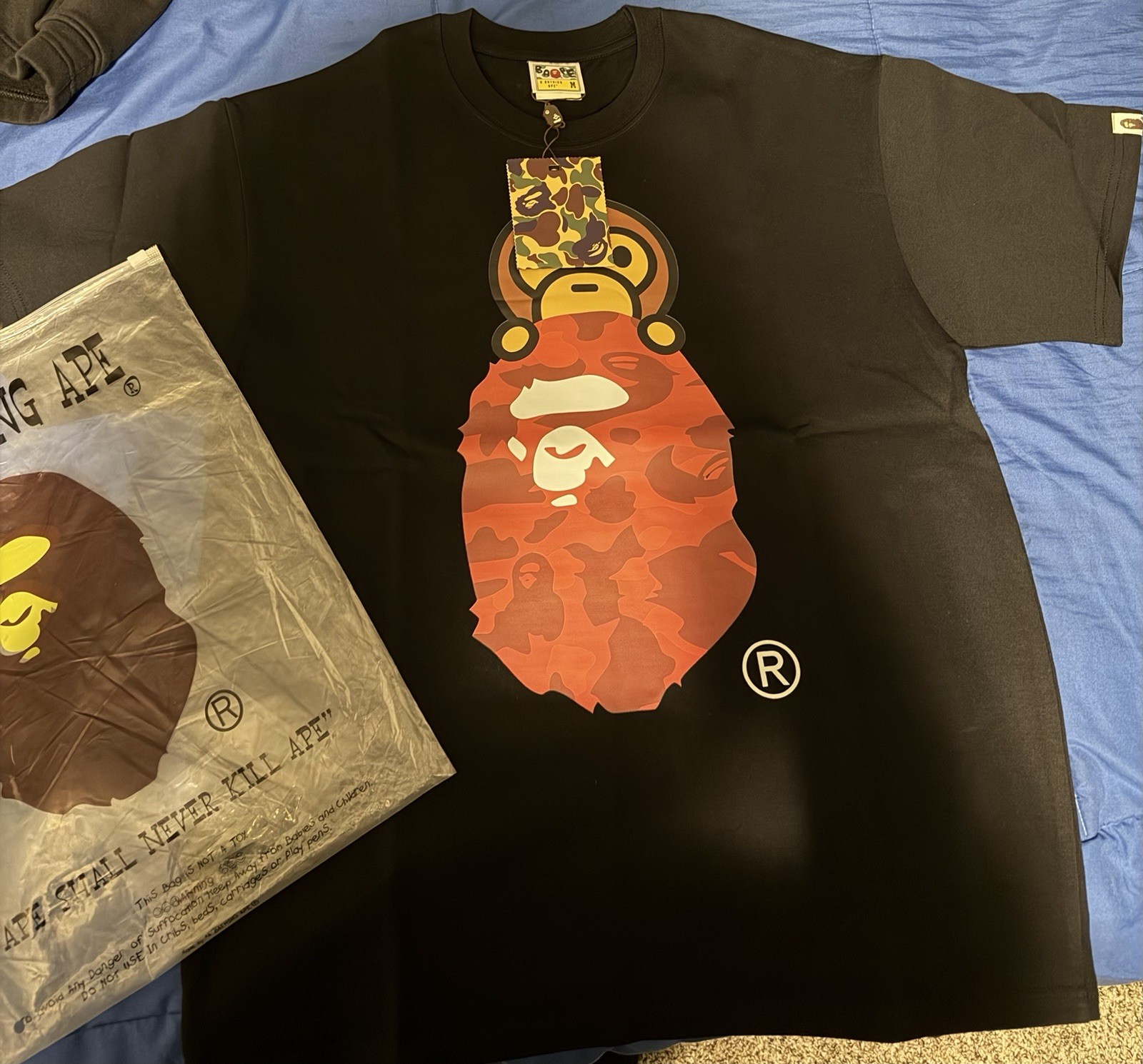 A Bathing Ape Men’s M Black Crew Neck Short Sleeve Graphic Logo T-Shirt gallery