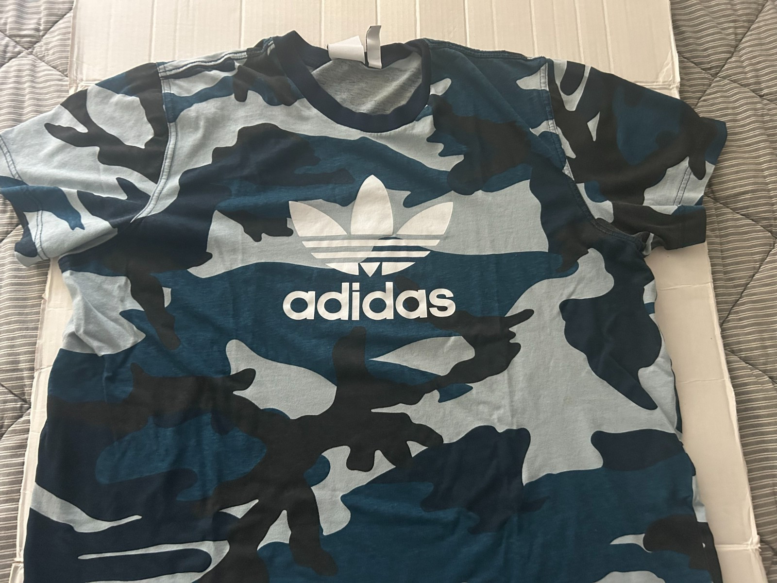 ADIDAS TREFOIL BLUE CAMO SIZE XL SHORTS SLEEVE T-SHIRT...SEE DESCRIPTION' gallery