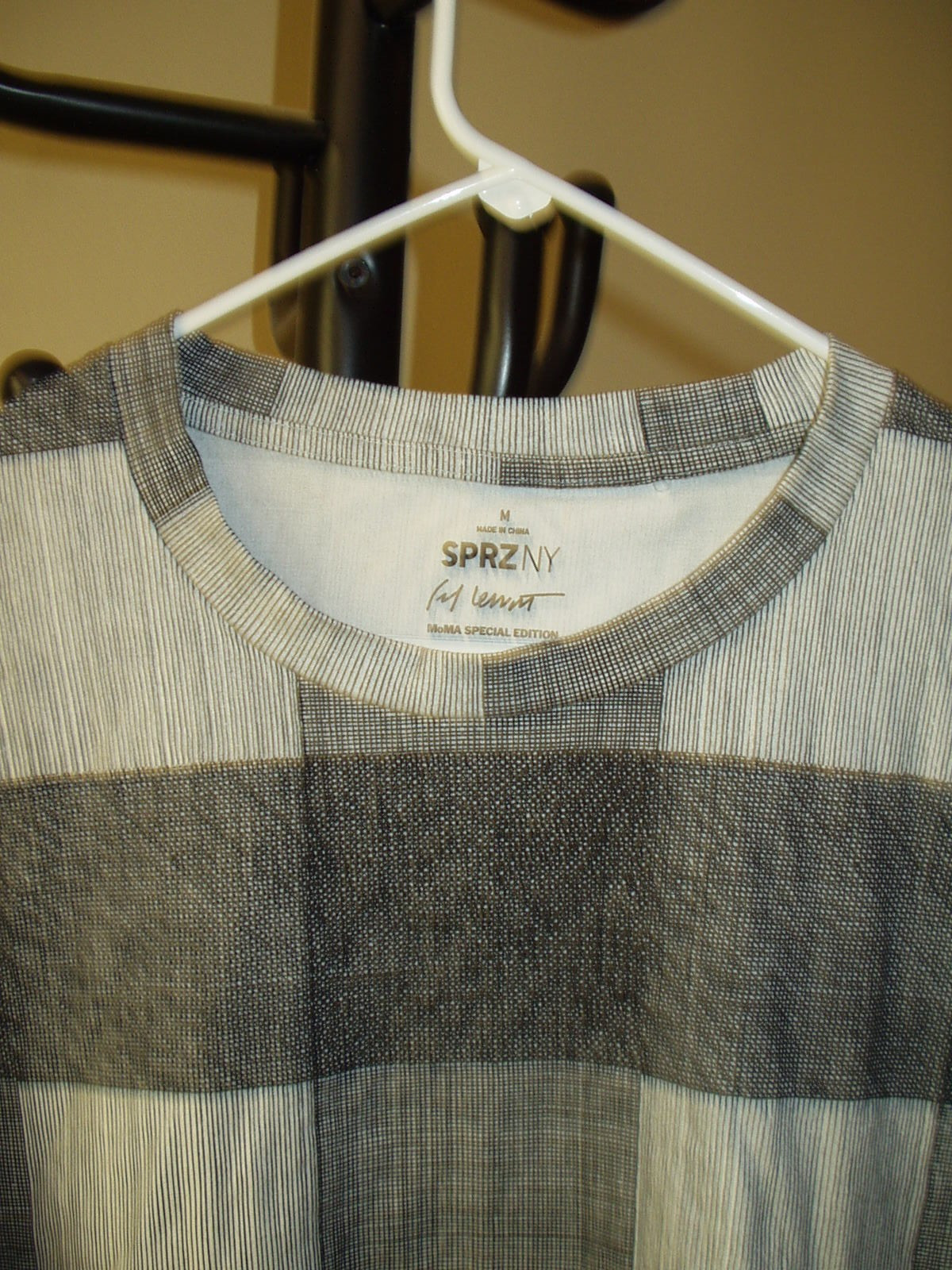 UNIQLO Sol Lewitt SPRZ NY MoMA Special Edition Men's Graphic T-Shirt - Size: M gallery