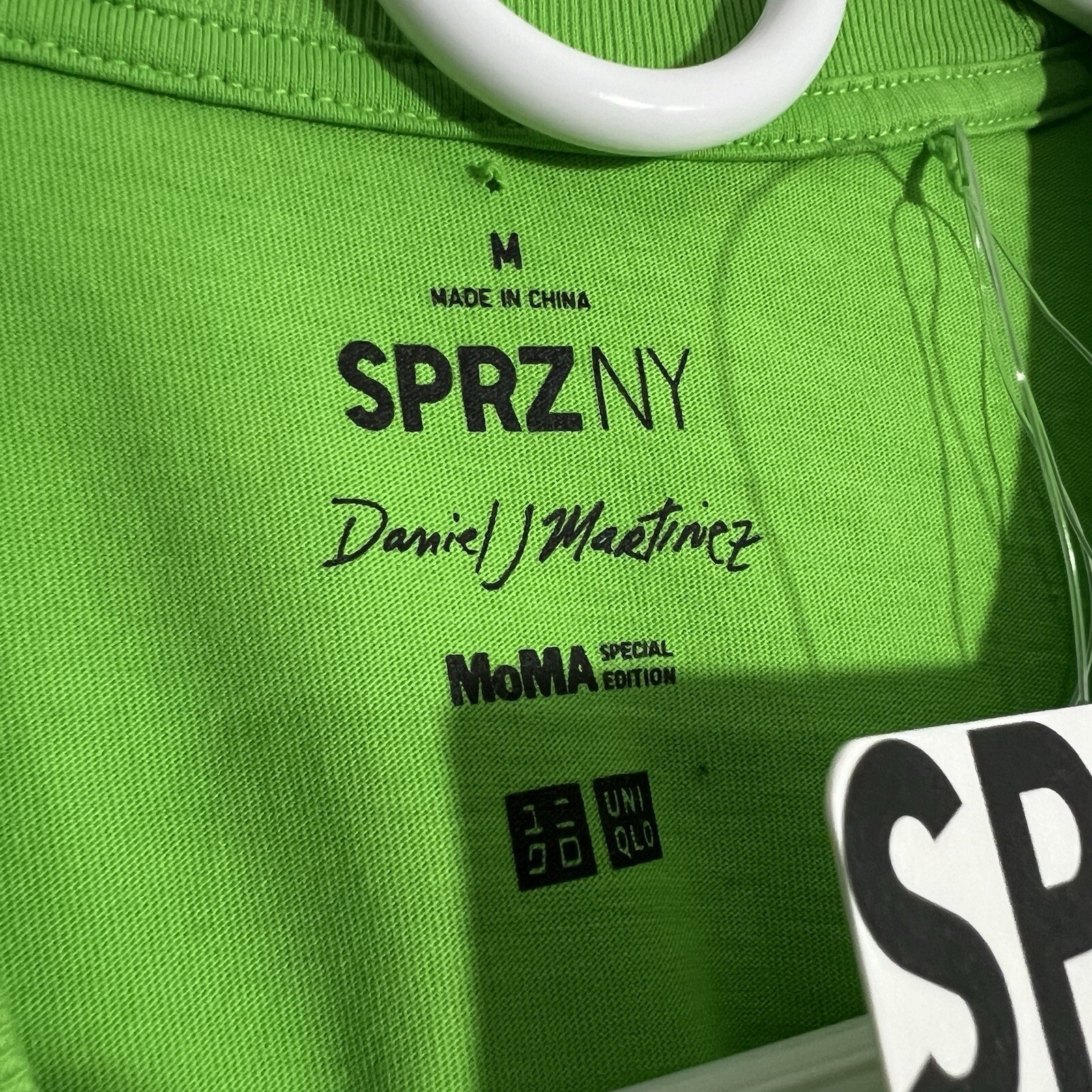 NEW SPRZ NY Uniqlo Daniel Martinez MoMA Perfume Random Green T-Shirt Mens Medium gallery
