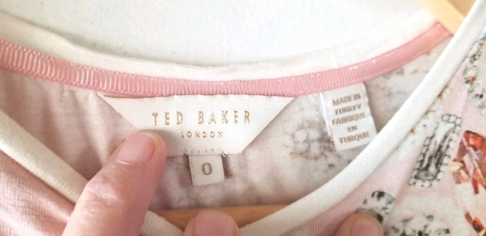 Ted Baker London Blenheim Jewels Fitted T Shirt W/Rose Size 0 Tee XS Cream/pink gallery