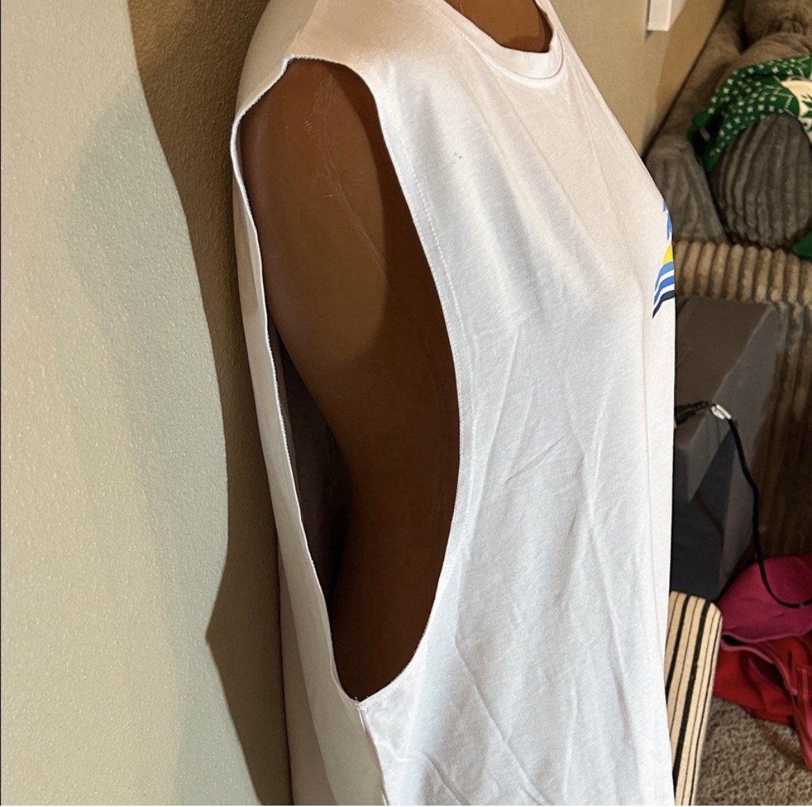 Men's White Beach Graphic Print Crew Neck Sleeveless T-Shirt Size L gallery