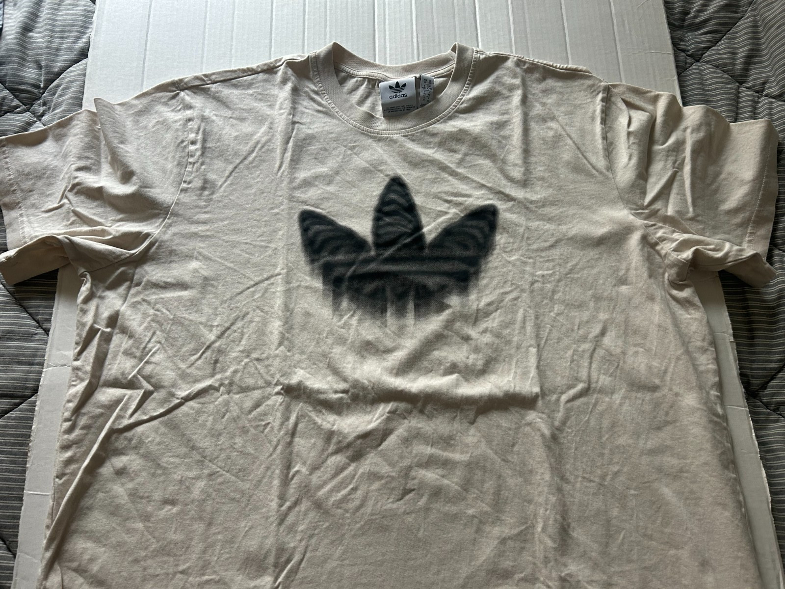 ADIDAS TREFOIL SIZE XL OFFWHITE OR CREAM SHORT SLEEVE T-SHIRT.SEE DESCRIPTION gallery