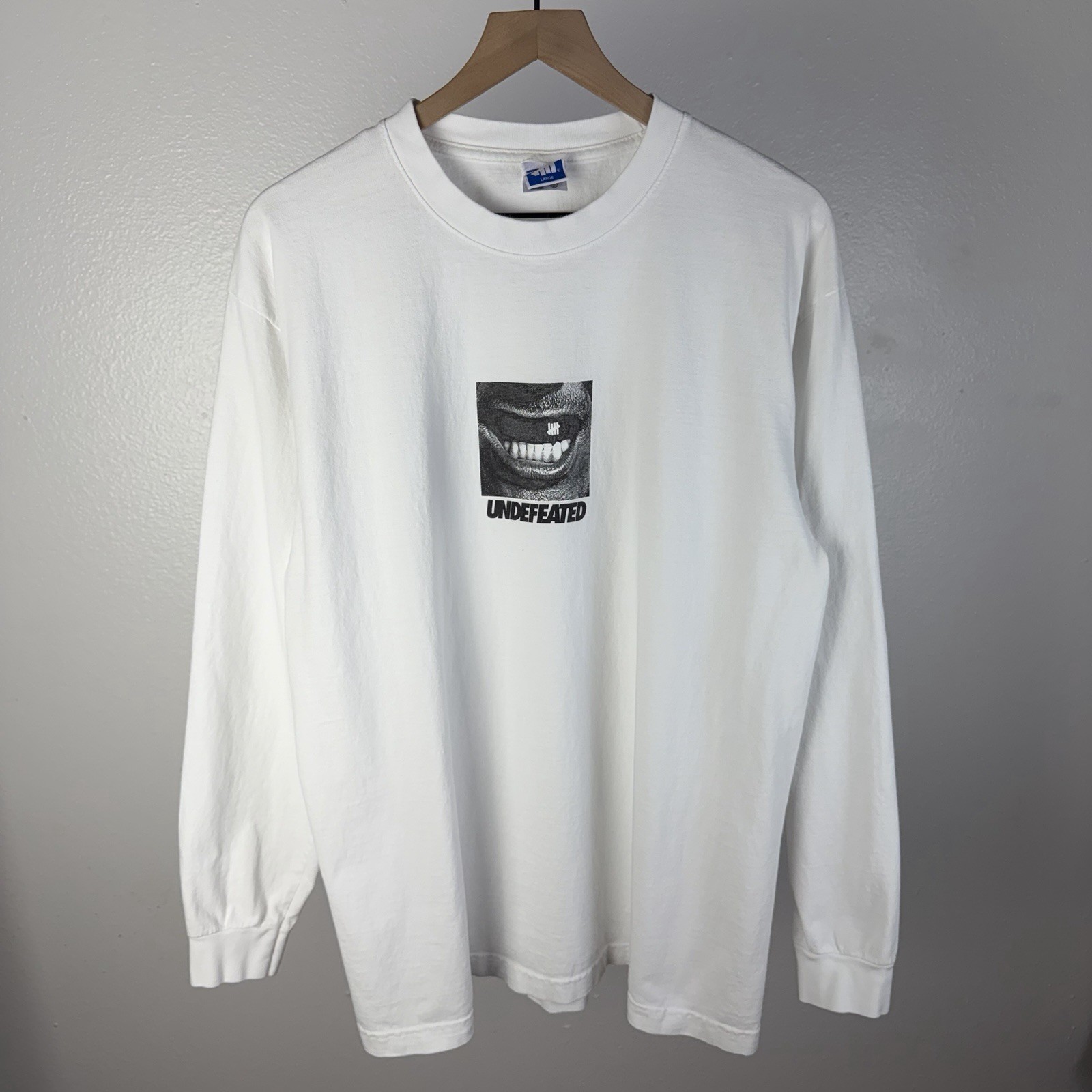 UNDEFEATED Teeth Tooth Grill Graphic White Long Sleeve T Shirt Size Large