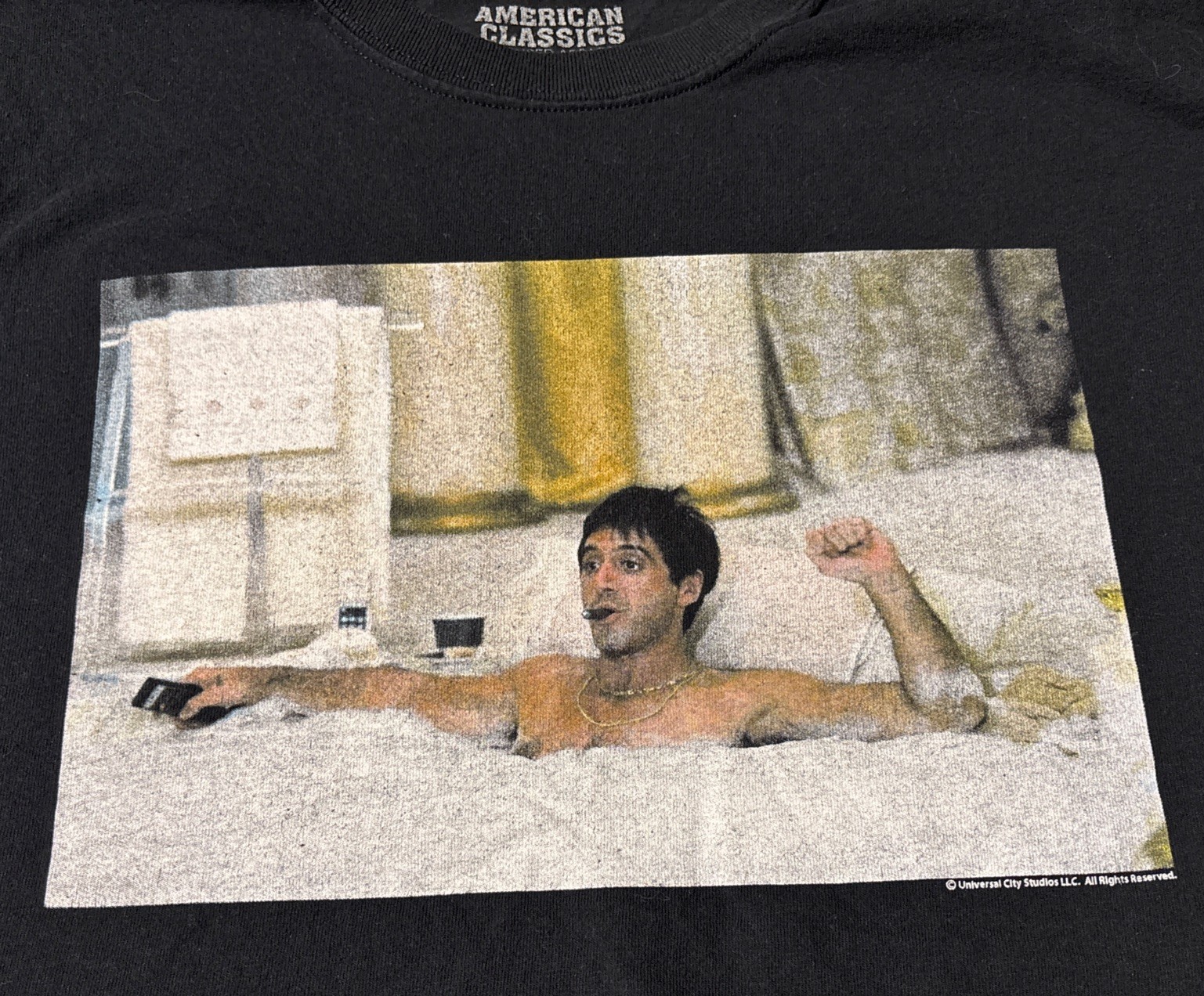 Scarface T-Shirt Men’s Large Al Pacino Bath Tub Print NWOT