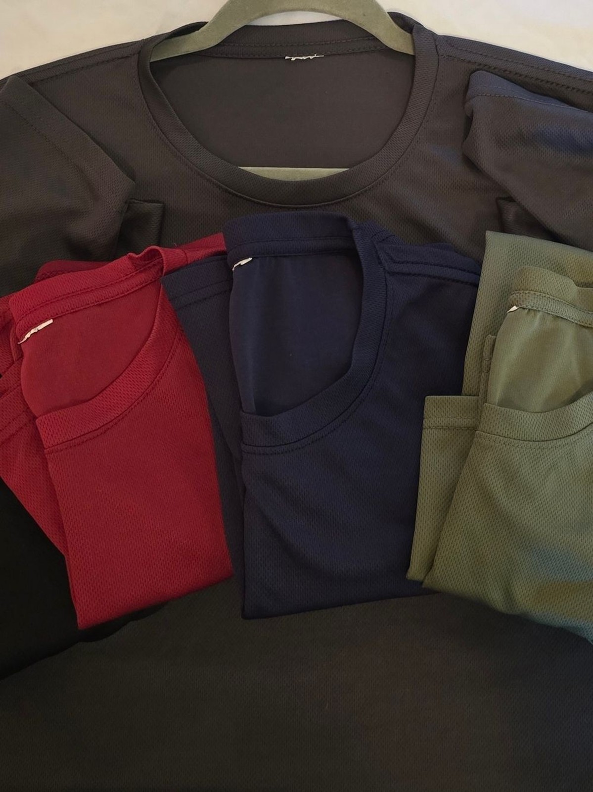 Bundle Of 5 Crew Neck Tops in Black, Navy, Burgundy & Olive & Charcoal Grey XL gallery