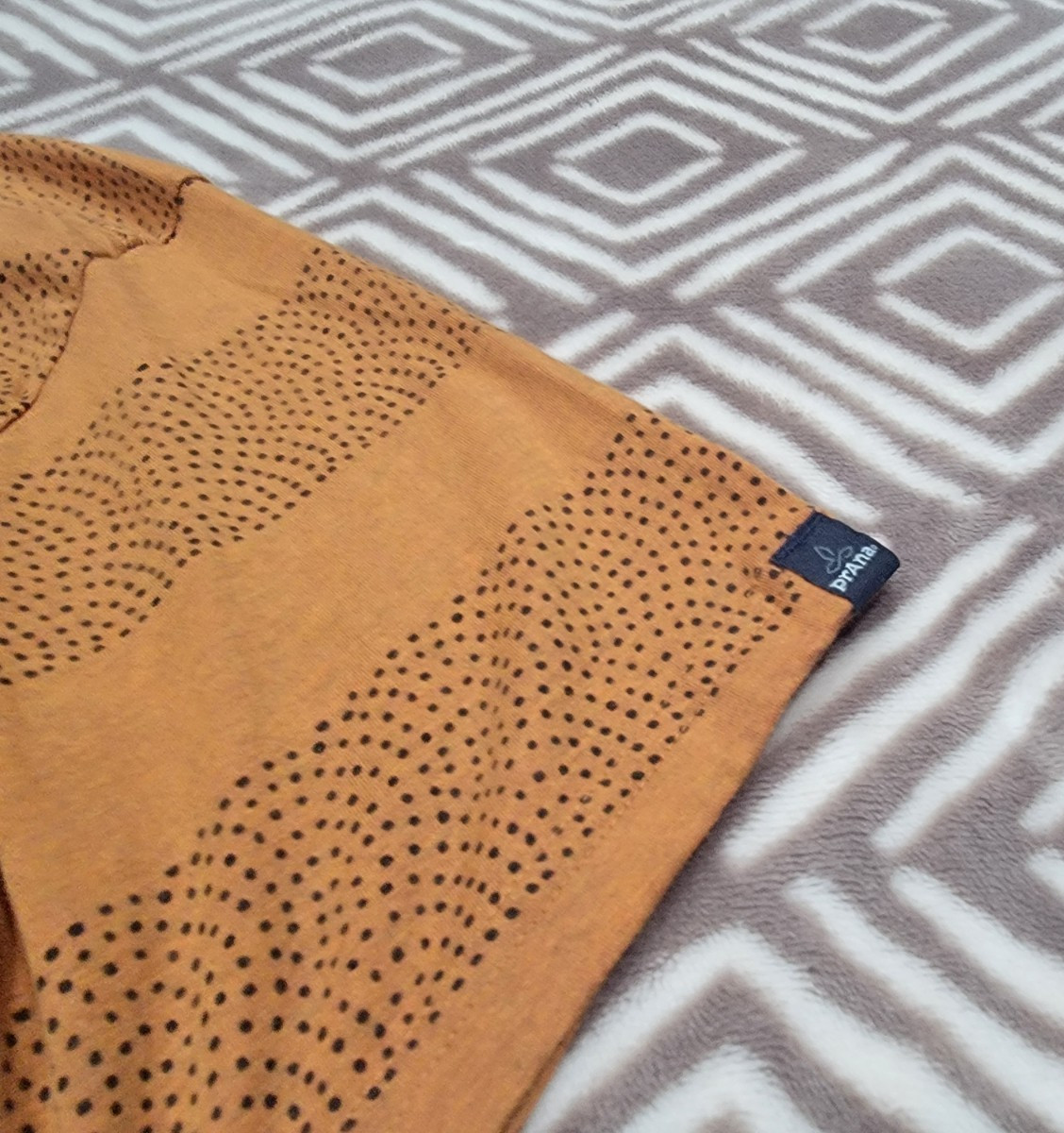 NWT prAna Men's M Roots Studio Dots Pocket tee T-Shirt Short Sleeve Copper Brown gallery
