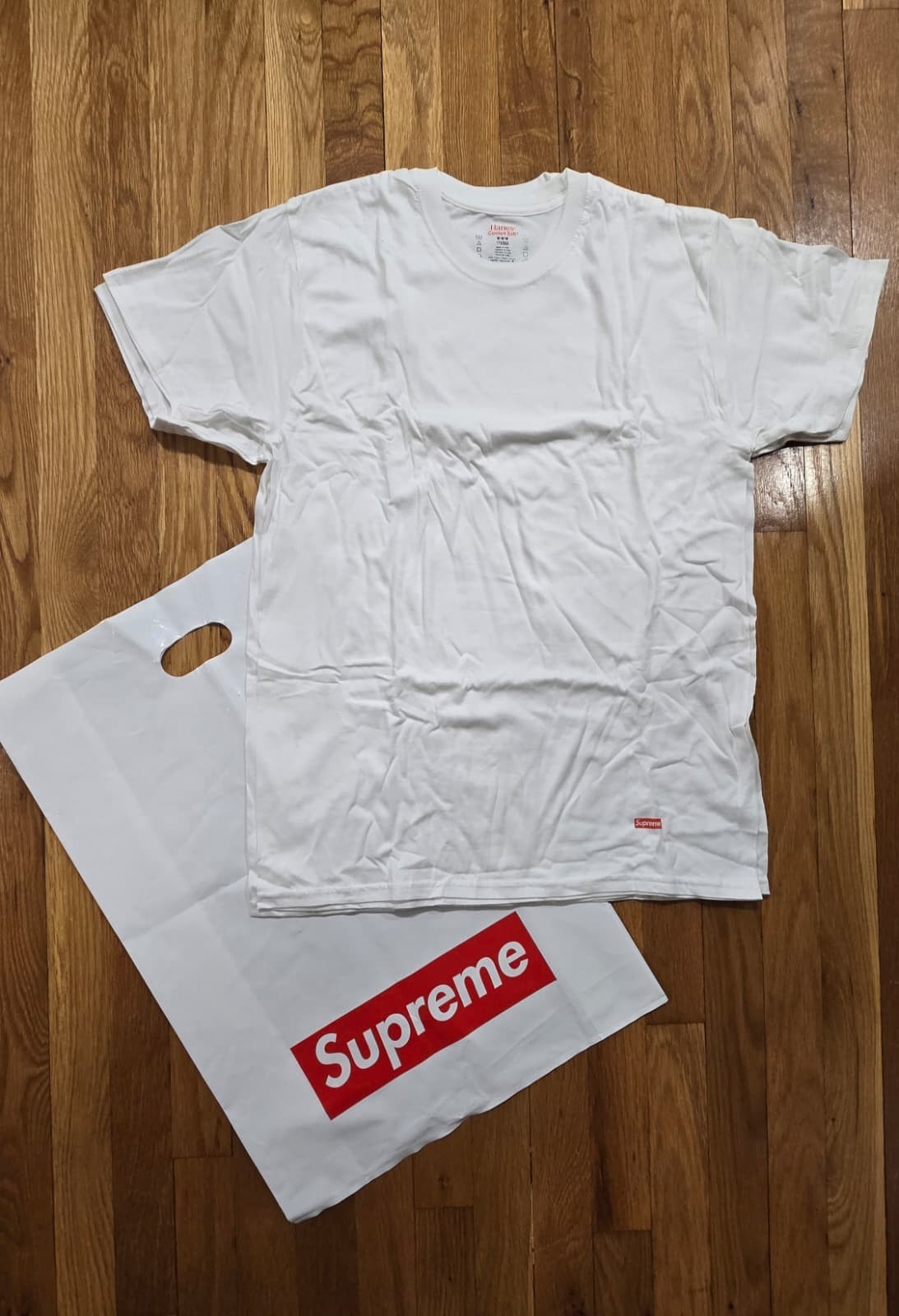 NEW Supreme Hanes Tagless Tees T-Shirt Authentic White / Black - BUY + FOR LESS gallery