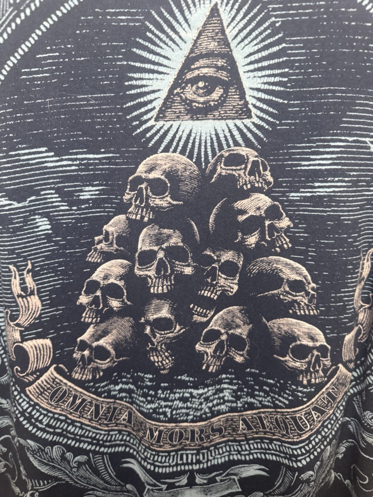 Vintage Liquid Blue Omnia Mors Aequat Skull T Shirt Large Gothic Occult Y2K AOP gallery