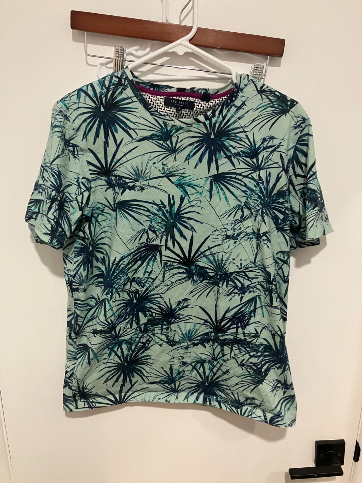 Ted Baker London Men’s Palm Patterned T-Shirt, Green Multi, Size 4 (US Large)