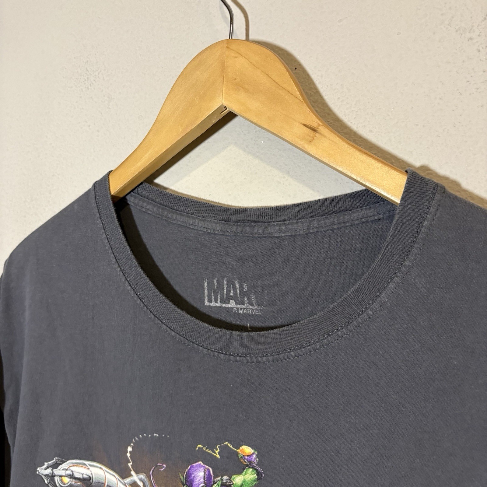 Marvel Villains Universal Venom Resort Graphic T-Shirt Gray Adult L Mad Engine gallery