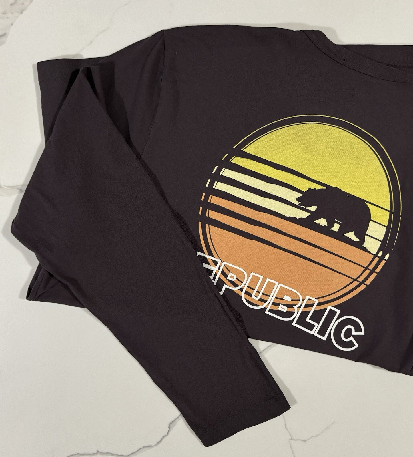 JAMES PERSE Men's Republic Logo Crew Neck Tee Retail: $95 (NWT) gallery