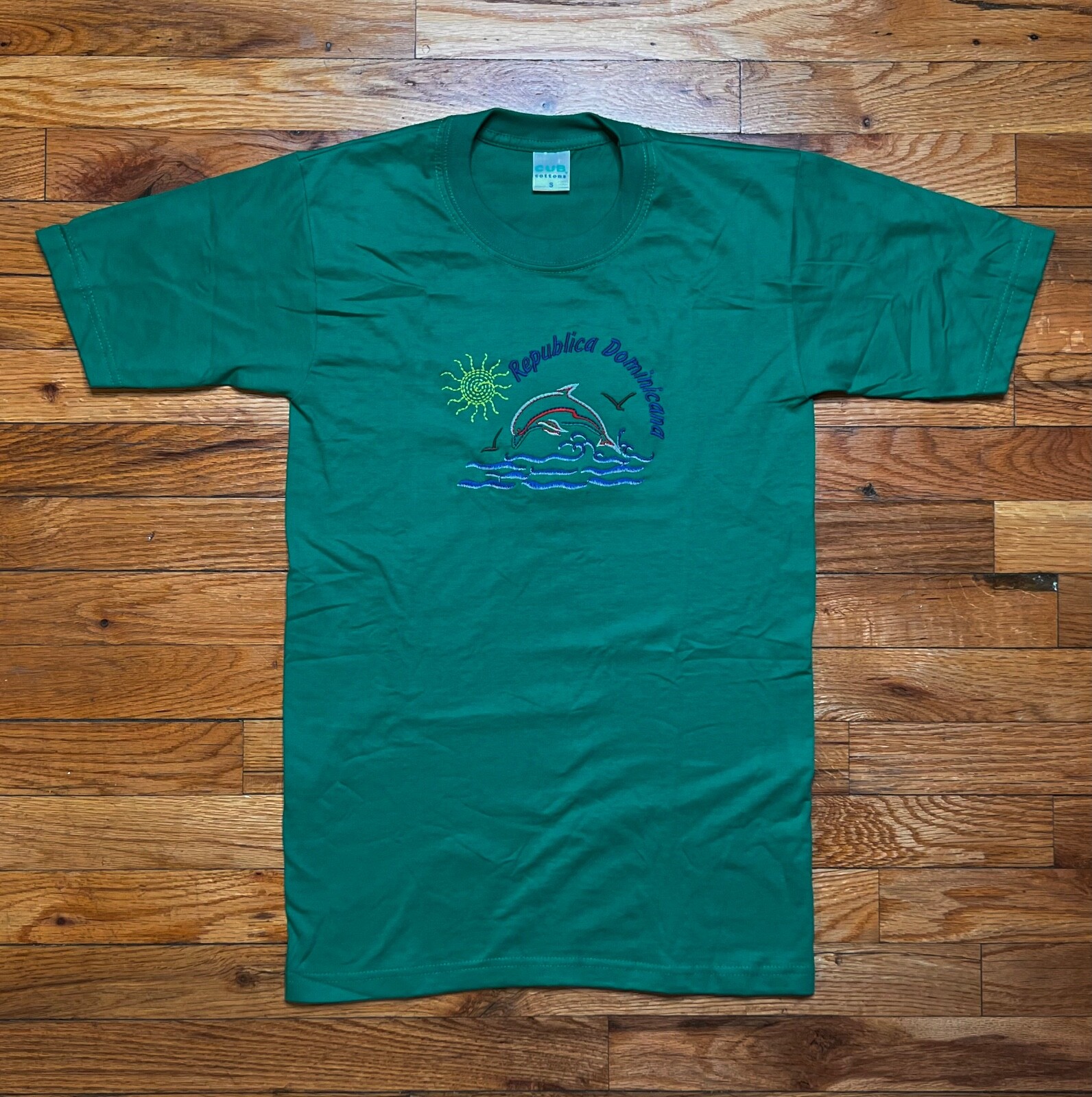 VTG Dominican Republic T Shirt Embroidered Dolphins Souvenir Mens Size S - Green gallery