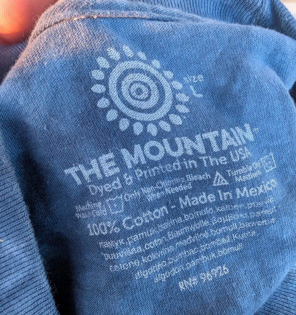 Lab Love The Mountain 2015 T-Shirt Mens L Blue Tie Dye Dog Vintage Y2K Tee gallery