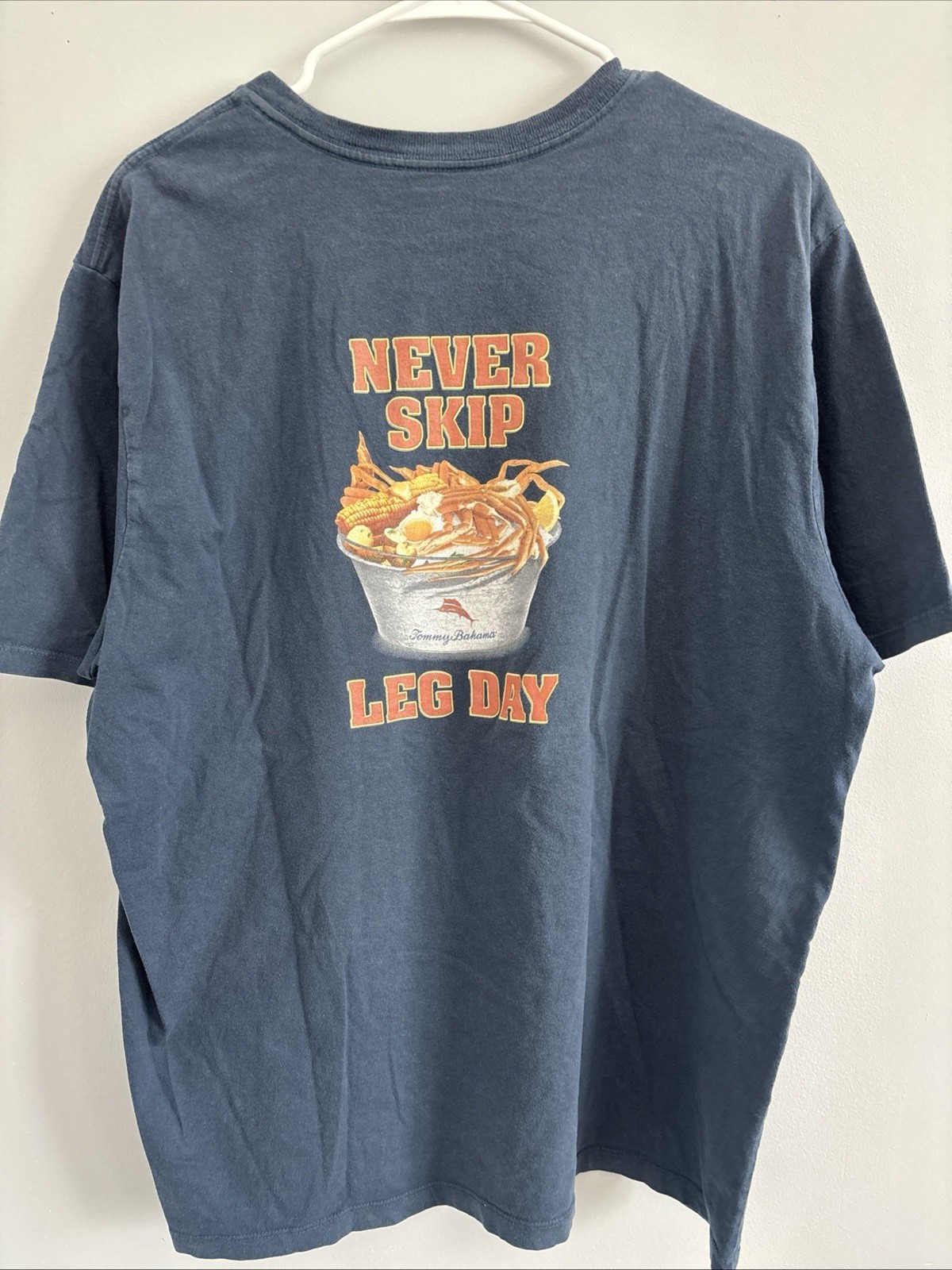 Tommy Bahama Relax Never Skip Leg Day Crab Legs Men’s T-Shirt Size XL Beach