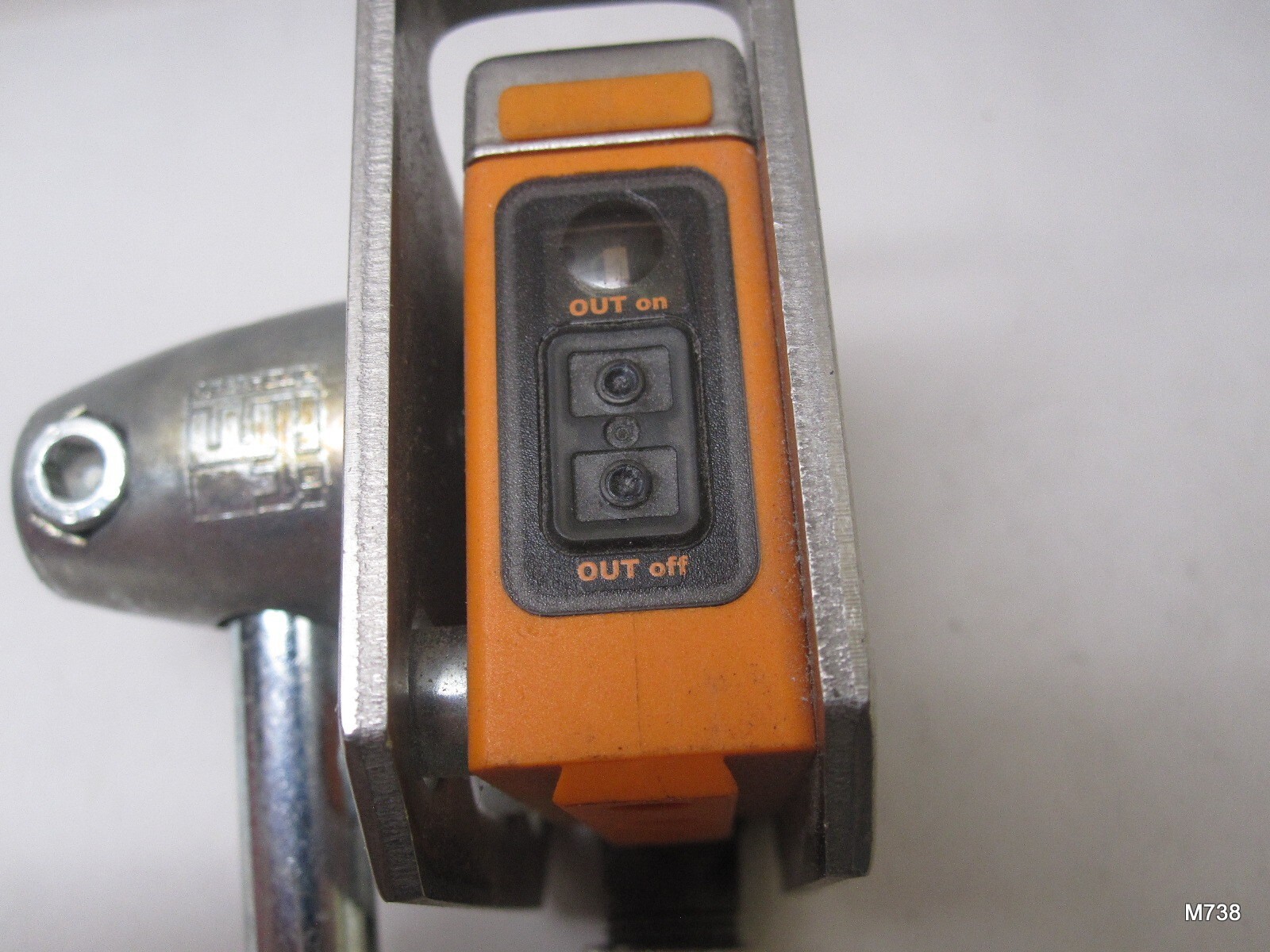 USED Effector O5H-FPKG/US O5H500 Diffuse Reflection Sensor with Mount