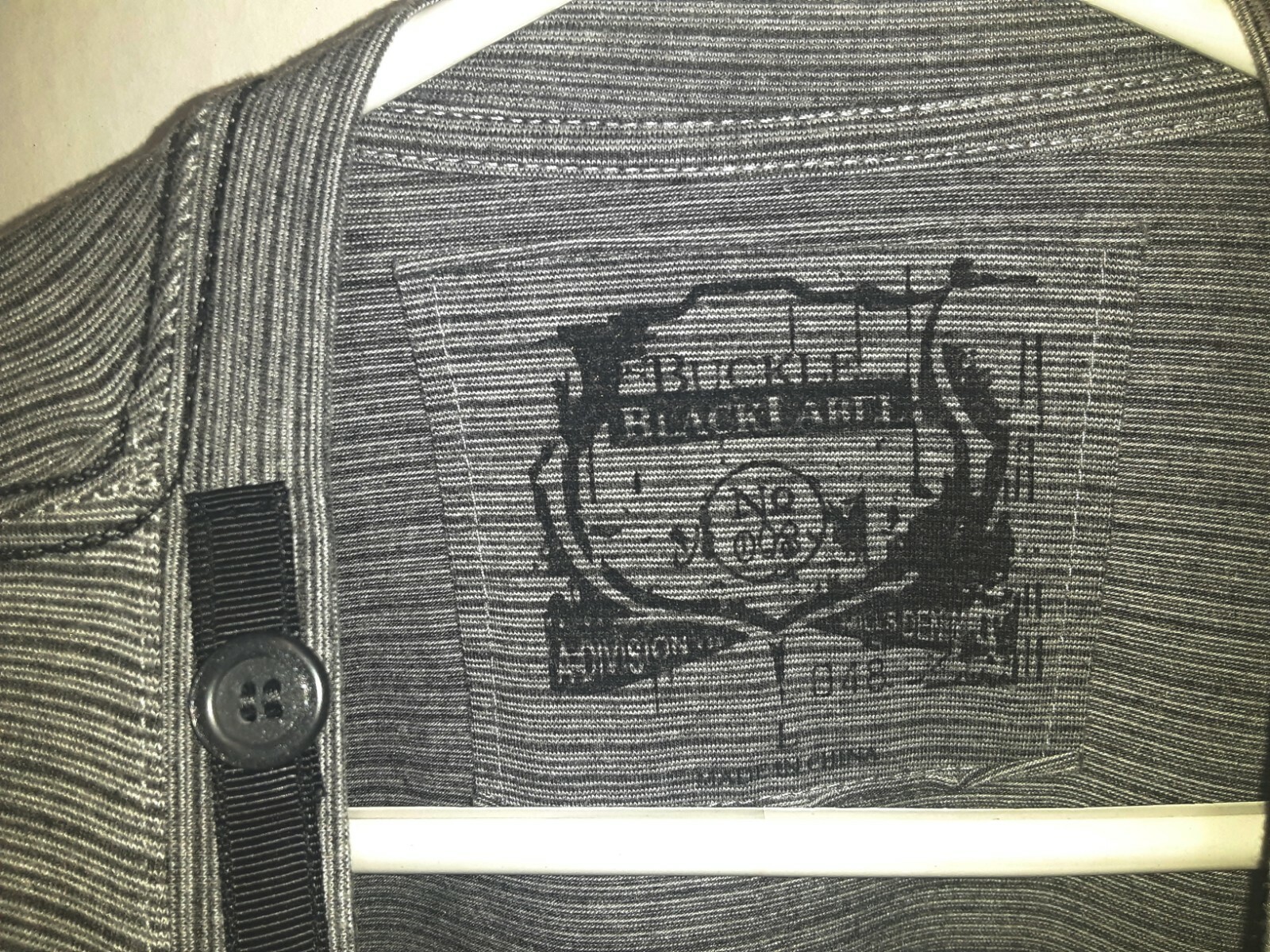 Buckle Black No. 008 T-shirt V Neck Gray w/Pocket - Adult Size Large ***RARE*** gallery