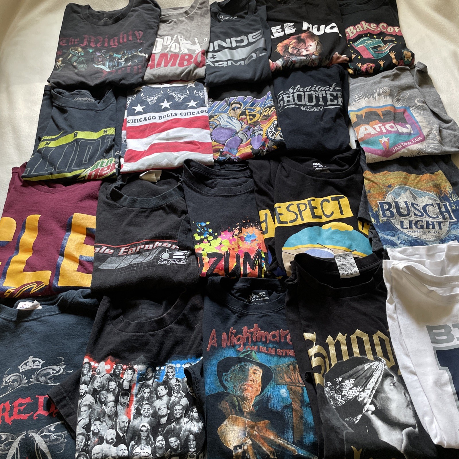 Lot of 20 Graphic T-Shirts Mens Mixed Brands Vintage Modern Bulk Resale Bundle