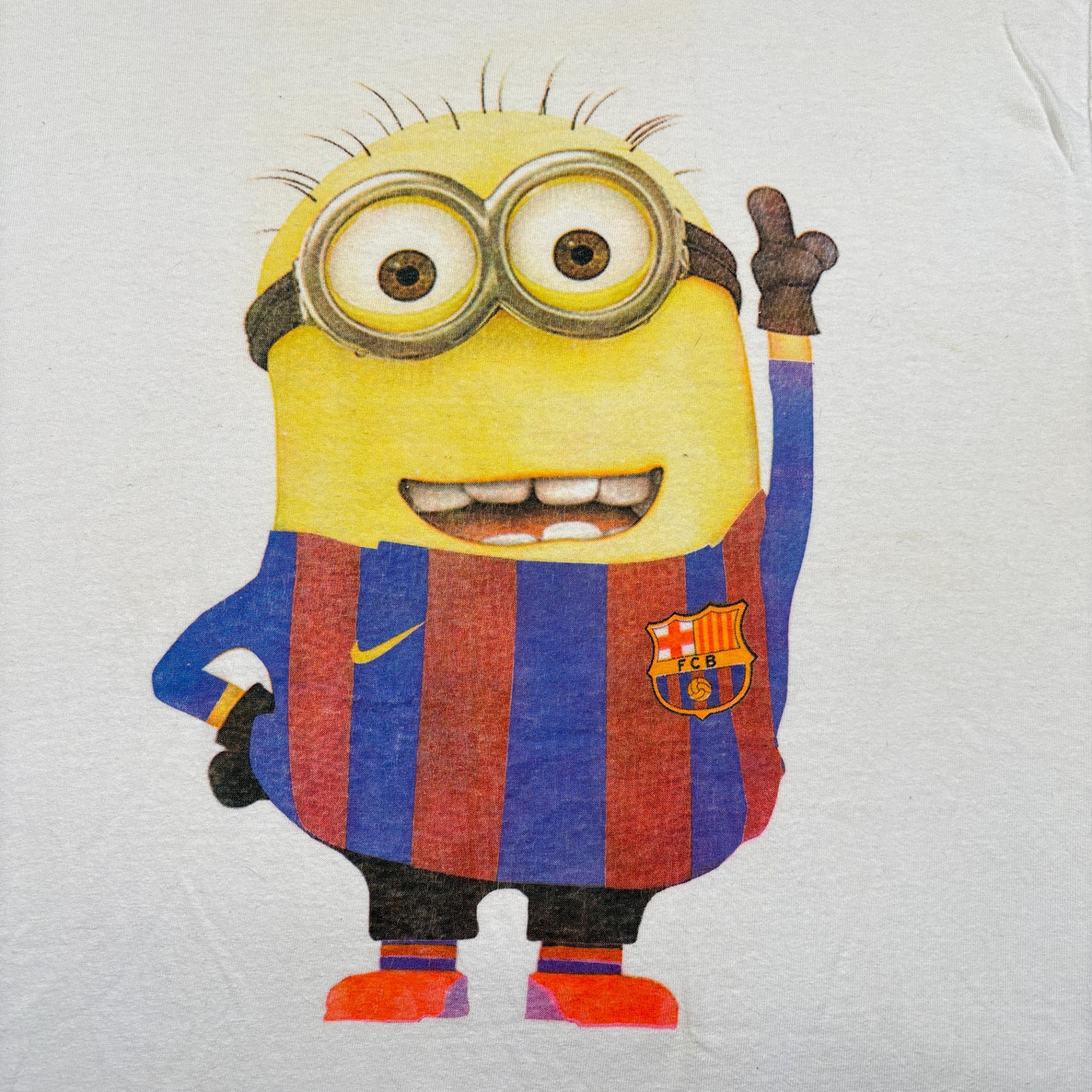Vintage Gildan T-Shirt Mens Large White Cotton Minion FC Barcelona Graphic Print gallery