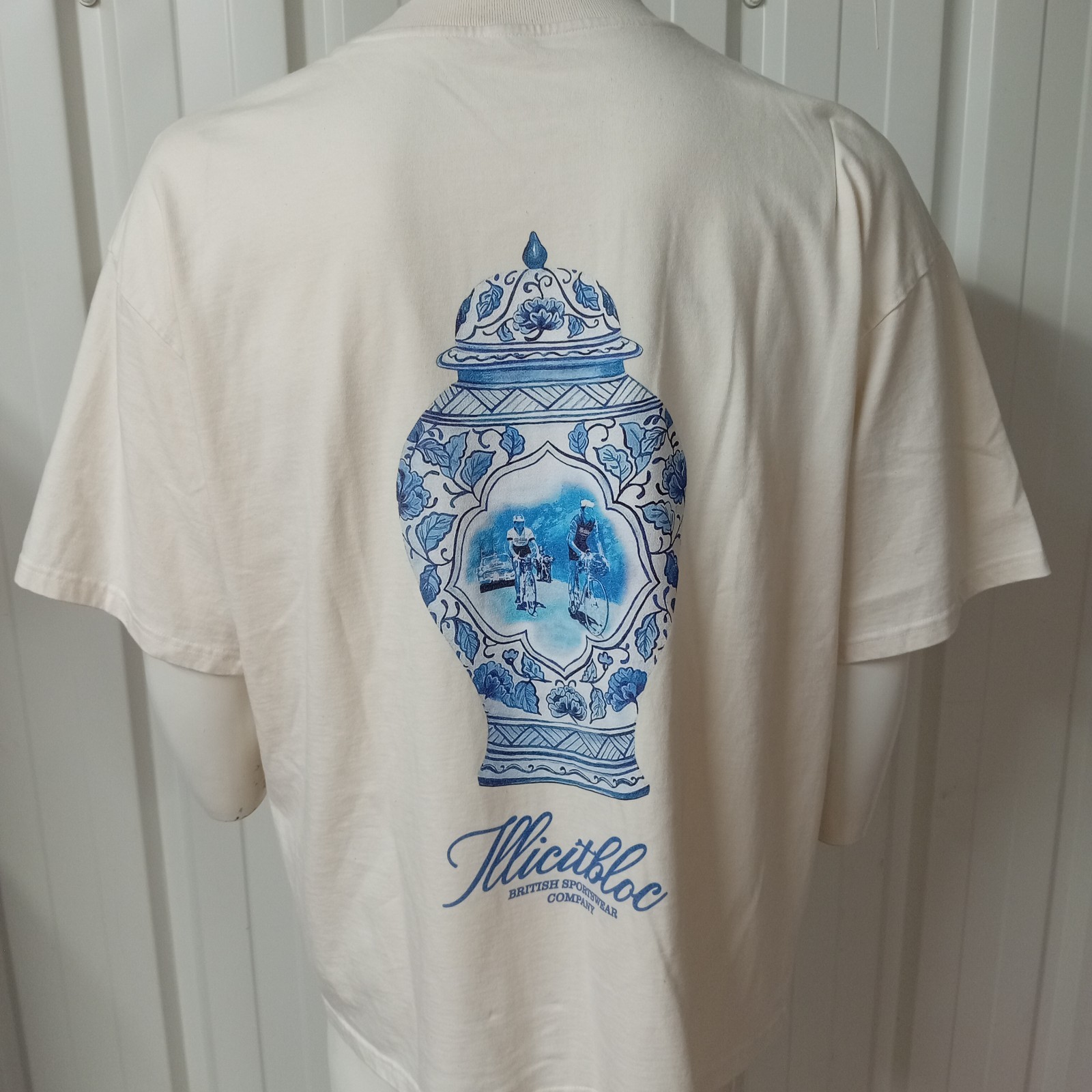 Illicit Bloc China Vase T-Shirt Ecru White Large 300GSM 100% Cotton (L) Sample gallery