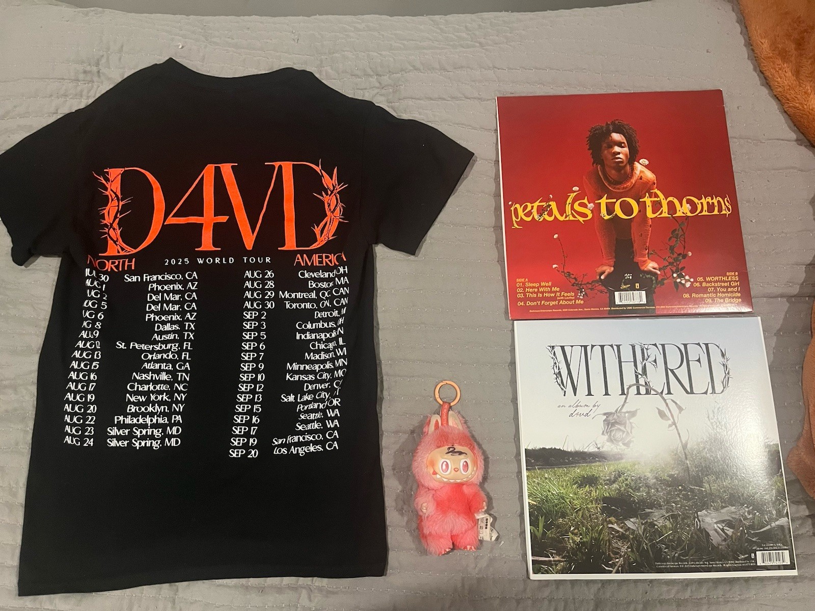 1/1 RARE D4VD BUNDLE IT4MI AUTO LABUBU 2 MINT VINYL TOUR SHIRT
