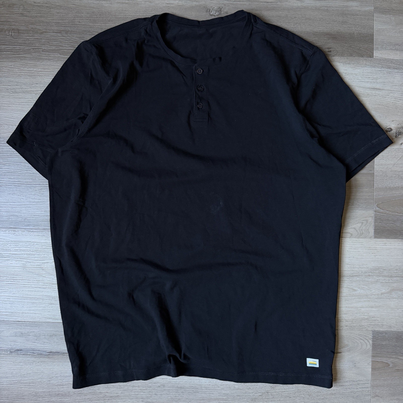 Vuori Shirt Mens XL Black Pullover Ever Henley Tee Short Sleeve 1/4 Button