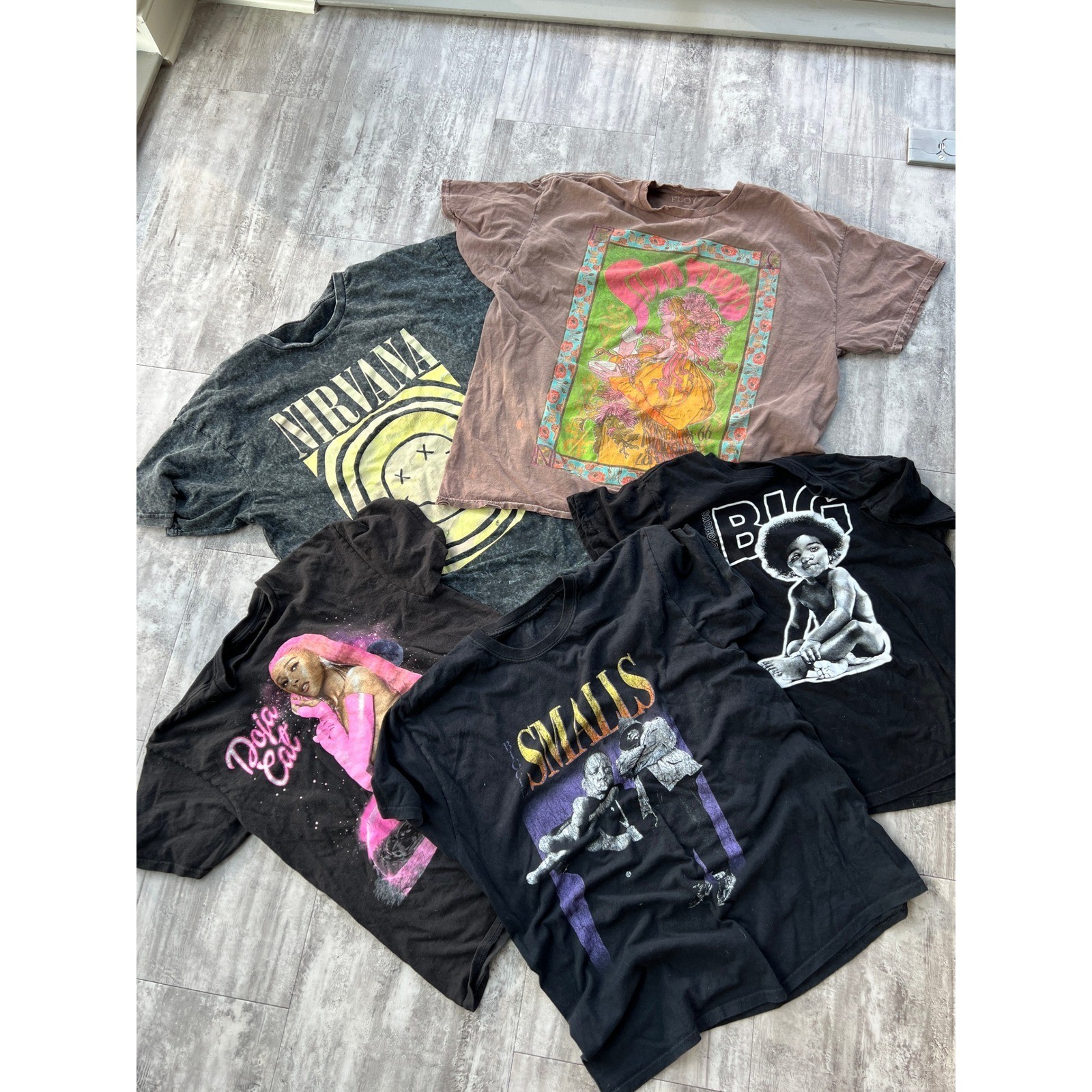 25pc Graphic Band Tee Lot Nirvana AC/DC Snoop Dogg Biggie Smalls Beatles Rock gallery