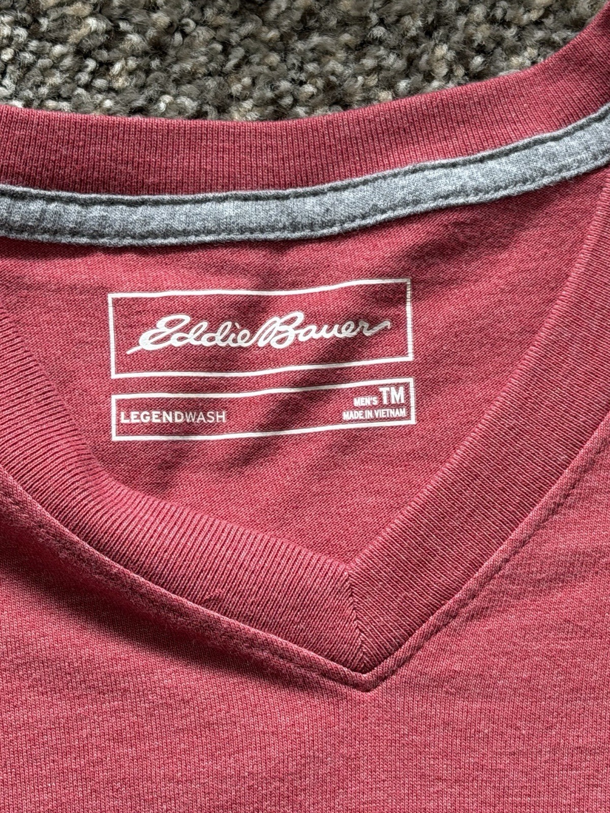 Eddie Bauer Men TM Red V-Neck Short Sleeve T-Shirt gallery