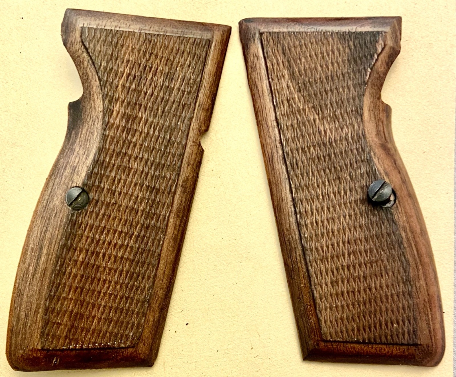 FEG P9R 9MM Original Hungarian Grip Set with OEM Screws   PRISTINE! GORGEOUS!