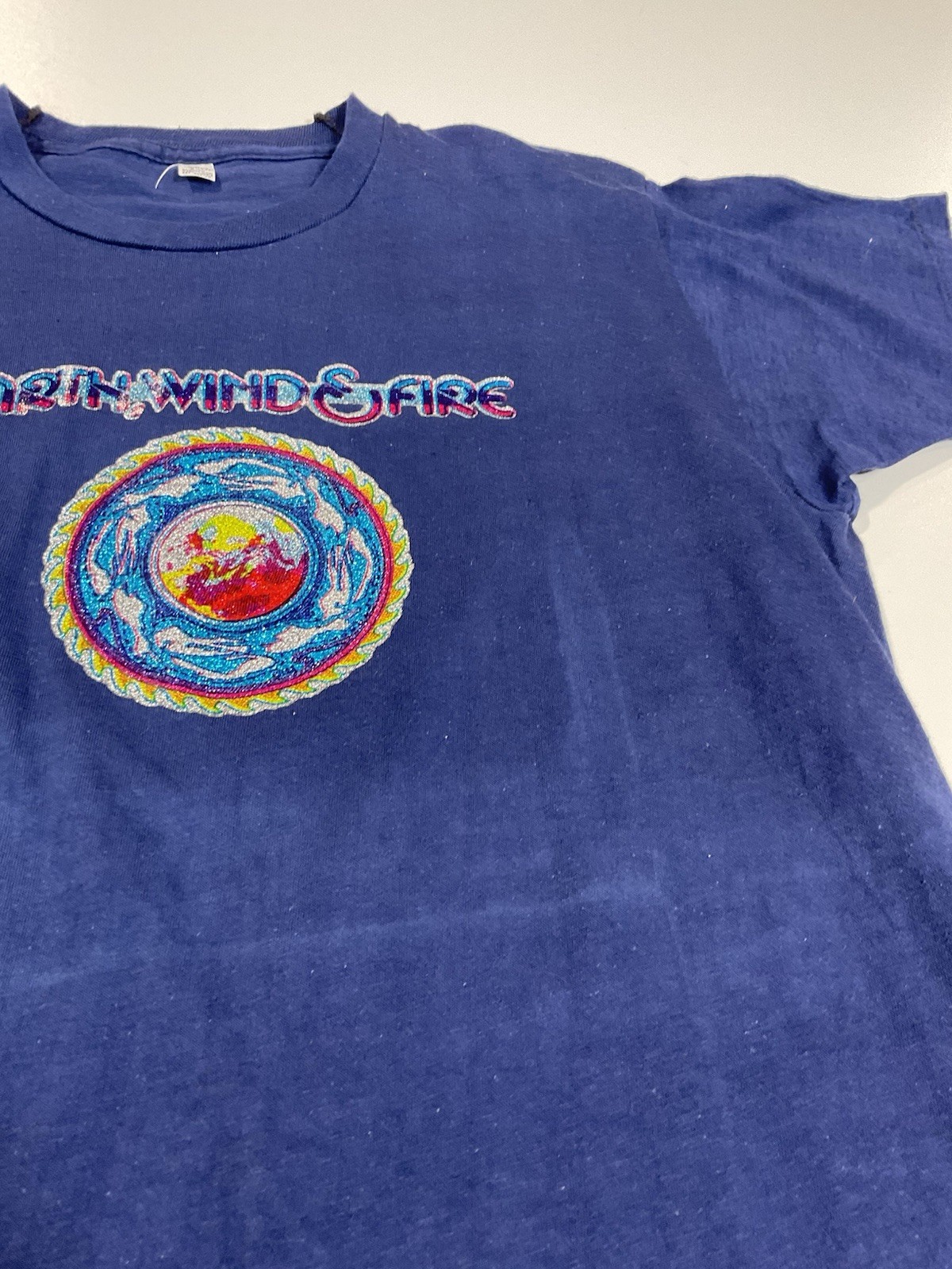 Vintage Earth Wind & Fire Iron On T Shirt Sz L Single Stitch Rare 70s gallery