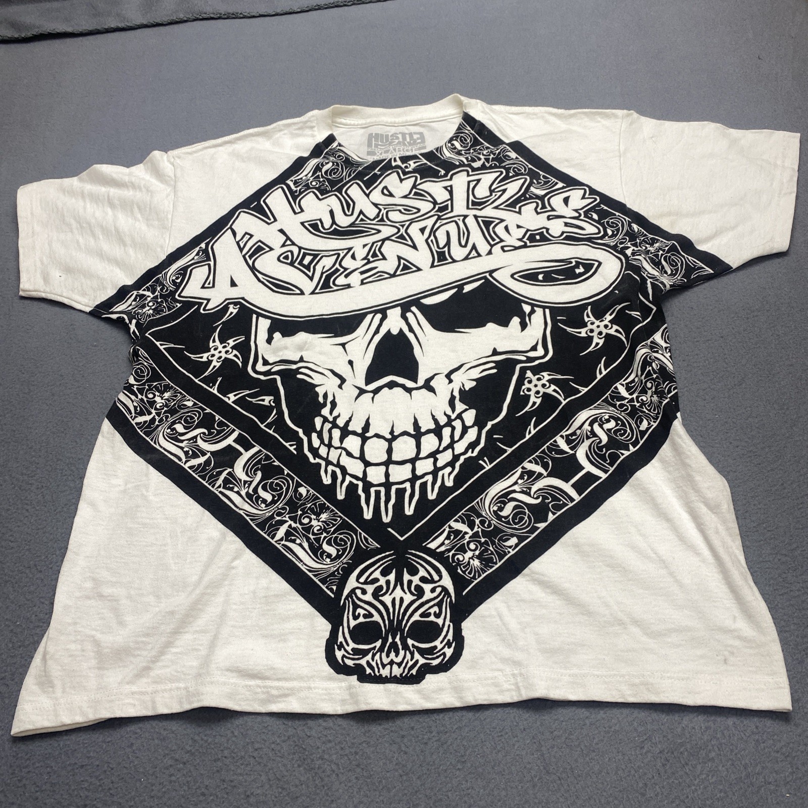 Hustle Avenue Mens T-Shirt XL White Skull Graphic Streetwear Y2K Grunge Tribal gallery